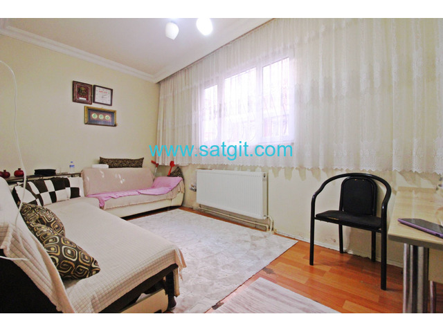 Home Vizyon'dan Bağcılar Barbaros Satılık 2+1 Bahçekatı Daire .