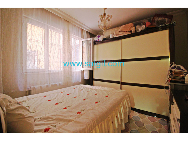 Home Vizyon'dan Bağcılar Barbaros Satılık 2+1 Bahçekatı Daire .