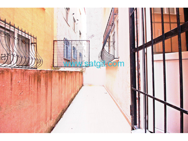 Home Vizyon'dan Bağcılar Barbaros Satılık 2+1 Bahçekatı Daire .