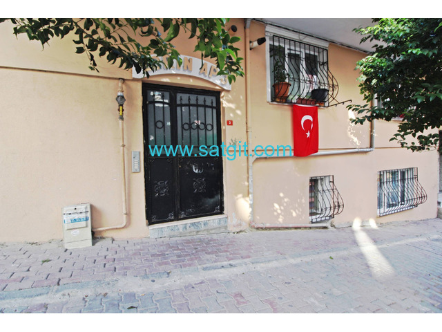 Home Vizyon'dan Bağcılar Barbaros Satılık 2+1 Bahçekatı Daire .
